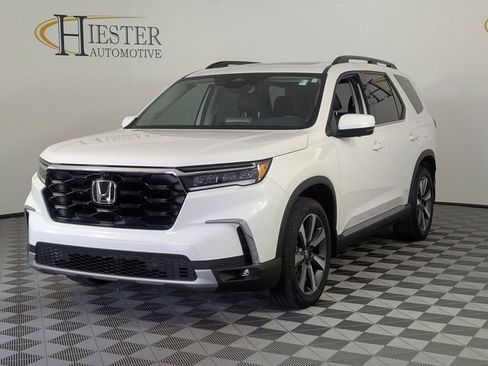 Used 2025 Honda Pilot Elite image 4