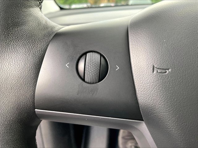 Used 2025 Tesla Model Y Long Range RWD image 20