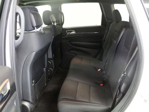 Used 2017 Jeep Grand Cherokee Laredo image 23
