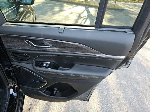 Used 2023 Jeep Grand Cherokee Overland w/ Advanced Protech Group III image 17