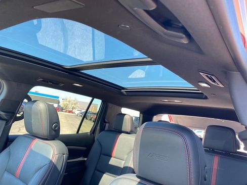 Used 2024 Chevrolet Traverse RS AWD/4WD image 16