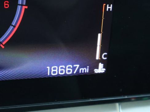 Used 2025 Chevrolet Trax LT w/ LT Convenience Package image 35