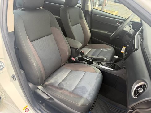 Used 2017 Toyota Corolla LE FWD image 10