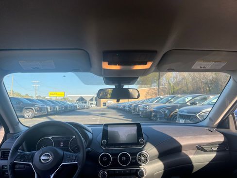 Used 2025 Nissan Sentra SV image 31