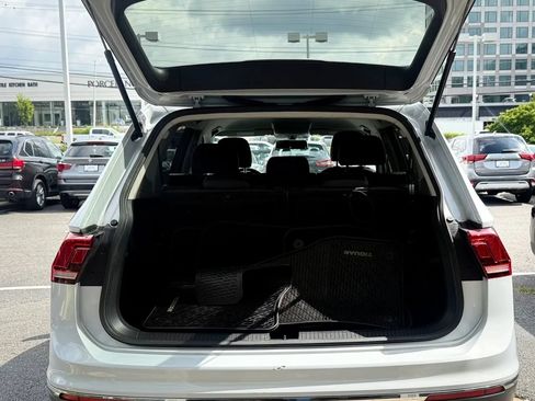 Used 2018 Volkswagen Tiguan SE w/ 18" Alloy Wheels Package FWD image 45