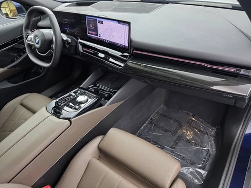 Certified 2024 BMW 530i w/ Premium Package RWD image 27