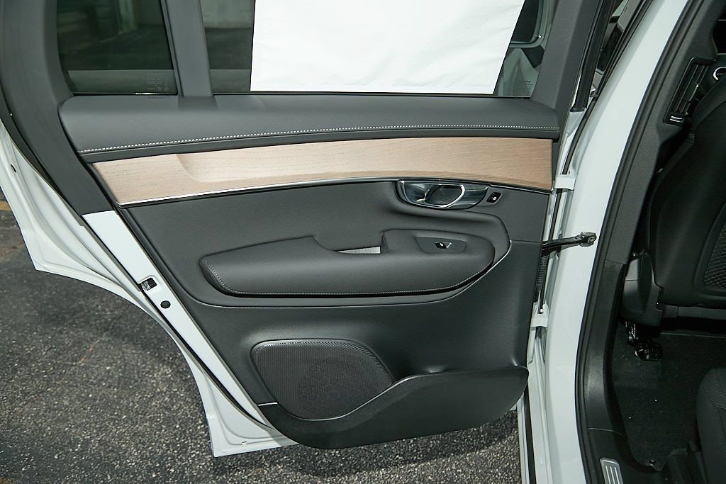 New 2026 Volvo XC90 B6 Plus w/ Protection Package AWD/4WD image 17