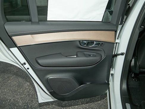 New 2026 Volvo XC90 B6 Plus w/ Protection Package image 17