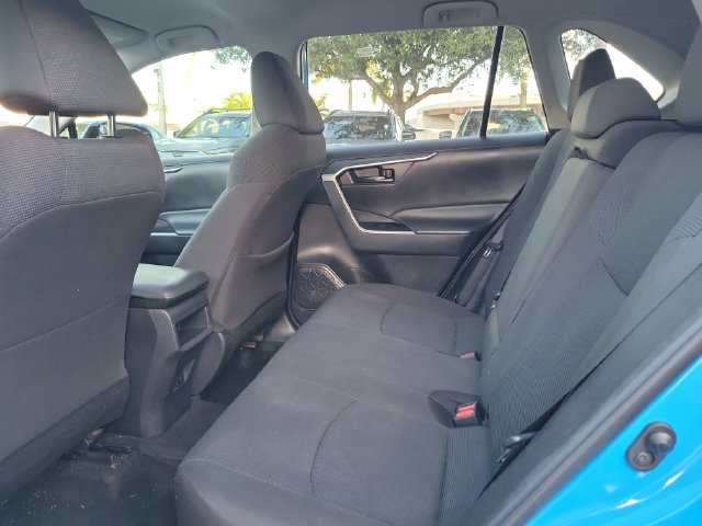 Used 2021 Toyota RAV4 LE FWD image 8