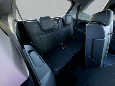 Used 2022 Volkswagen Tiguan SE w/ Panoramic Sunroof Package FWD image 29