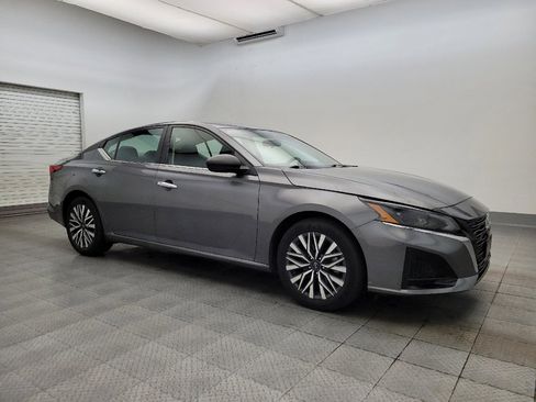 Used 2024 Nissan Altima 2.5 SV image 11