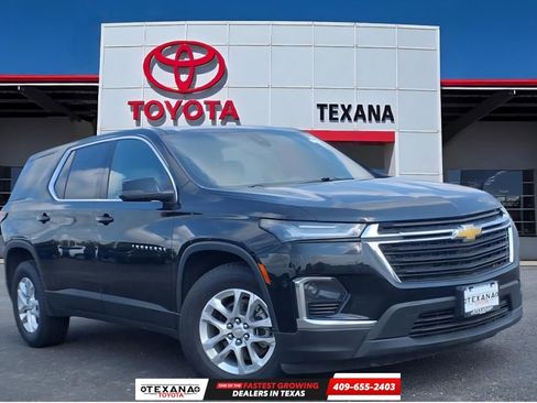 Used 2022 Chevrolet Traverse LS image 1