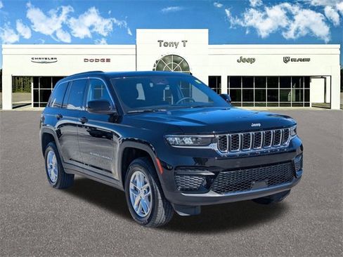 New 2025 Jeep Grand Cherokee Laredo image 1