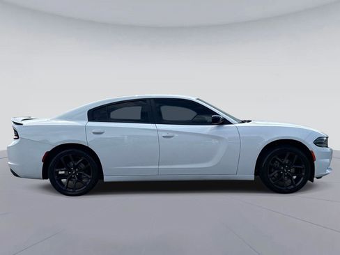 Used 2019 Dodge Charger SXT w/ Blacktop Package RWD image 2