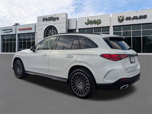 Used 2025 Mercedes-Benz GLC 350e 4MATIC image 5