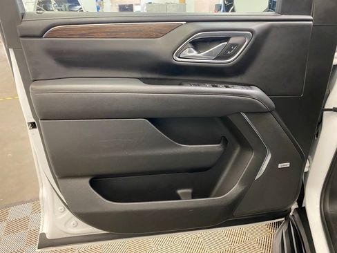 Used 2023 Chevrolet Suburban Premier AWD/4WD image 19