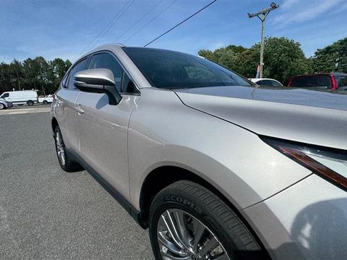 Used 2023 Toyota Venza XLE AWD/4WD image 19