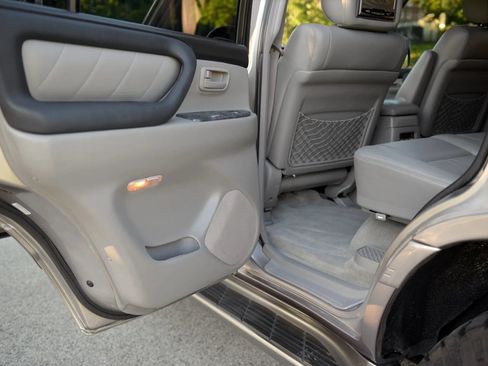 Used 2007 Toyota Land Cruiser AWD/4WD image 60