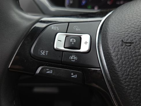 Used 2020 Volkswagen Tiguan SE image 31