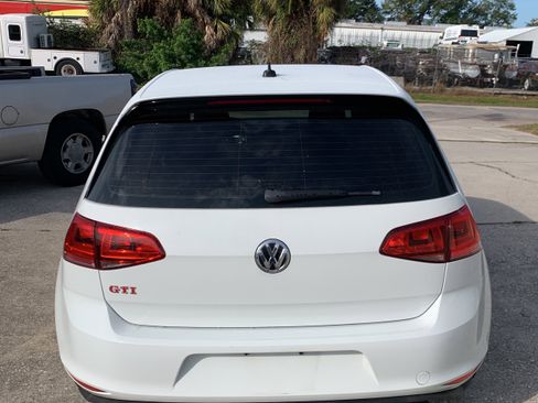 Used 2017 Volkswagen GTI SE image 5