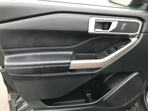 Used 2023 Ford Explorer XLT image 17