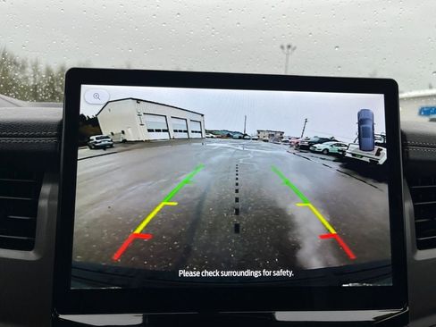 Used 2024 Ford Expedition XLT image 23