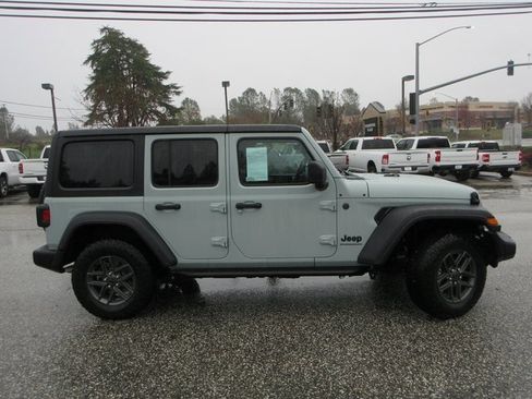 Used 2024 Jeep Wrangler Sport S image 3