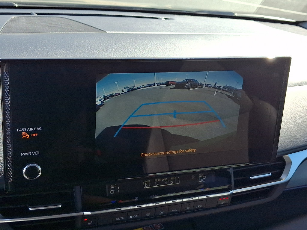 Certified 2025 Toyota Sienna XLE FWD image 24