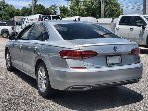 Used 2020 Volkswagen Passat 2.0T SE FWD image 6