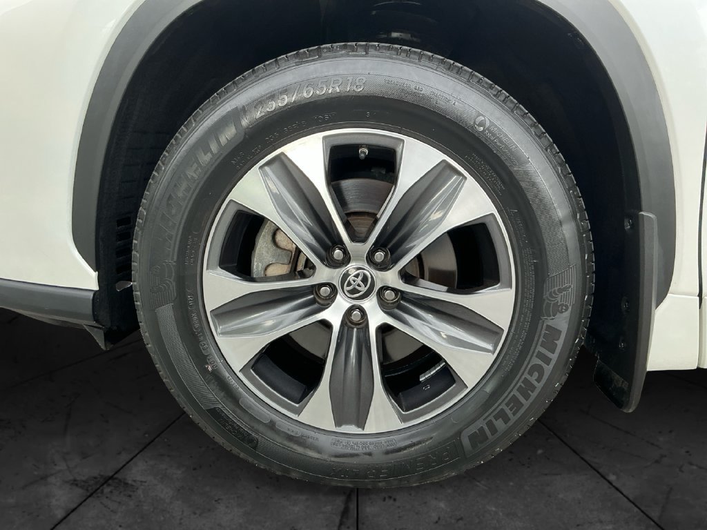 Used 2021 Toyota Highlander XLE AWD/4WD image 15
