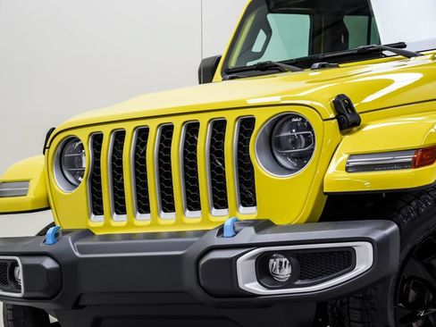 Used 2022 Jeep Wrangler Unlimited Sahara w/ Cold Weather Group AWD/4WD image 2