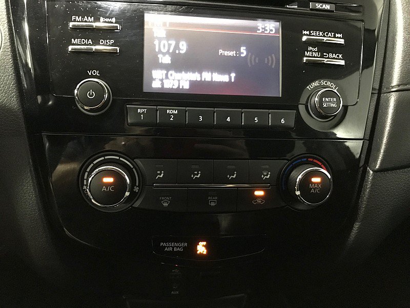 Used 2017 Nissan Rogue SV FWD image 28