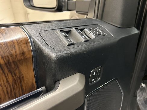 Used 2019 Ford F150 Lariat w/ Trailer Tow Package image 27