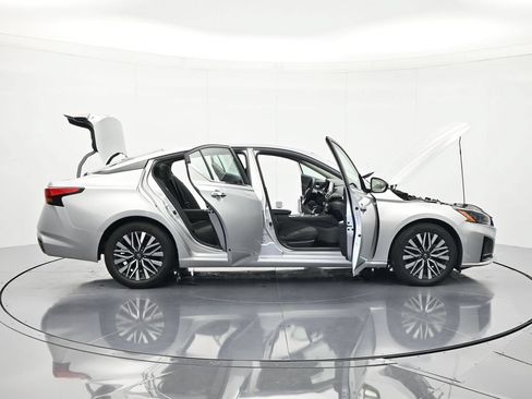 Certified 2024 Nissan Altima 2.5 SV FWD image 47