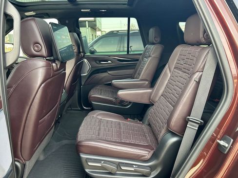 Used 2023 Cadillac Escalade Sport Platinum w/ LPO, ONYX Package image 46