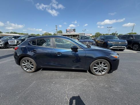 Used 2018 MAZDA MAZDA3 Touring FWD image 2