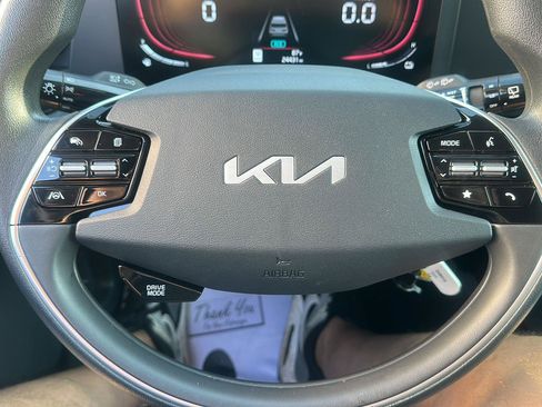 Used 2025 Kia Niro LX FWD image 18