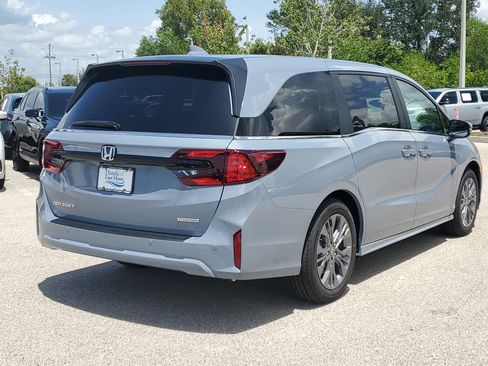 New 2026 Honda Odyssey Touring image 4