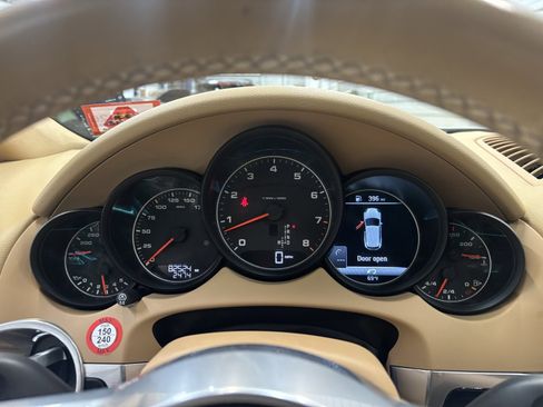 Used 2017 Porsche Cayenne Platinum Edition image 19