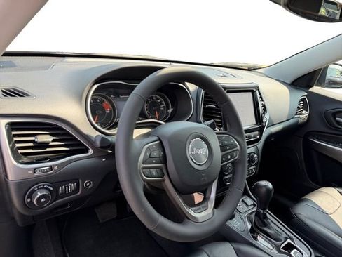 Used 2022 Jeep Cherokee Limited AWD/4WD image 15