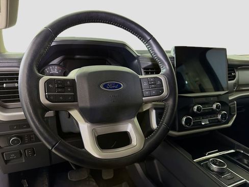Used 2022 Ford Expedition XLT image 14
