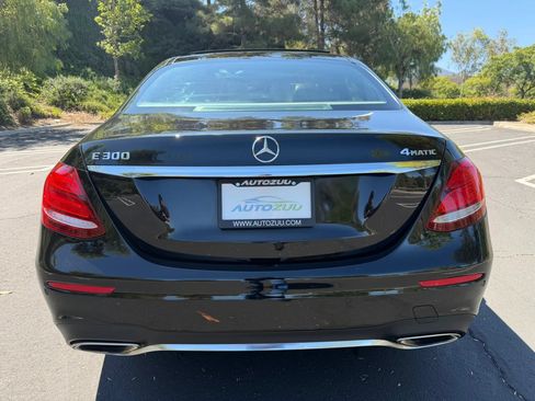 Used 2017 Mercedes-Benz E 300 4MATIC image 4