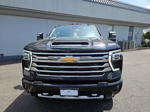 Used 2024 Chevrolet Silverado 2500 High Country w/ Technology Package AWD/4WD image 6