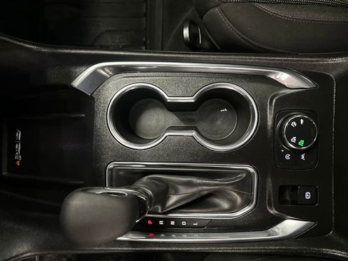 Used 2023 Chevrolet Traverse LT w/ Midnight/Sport Edition image 28