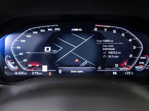 Used 2022 BMW M4 Coupe w/ Executive Package RWD image 23