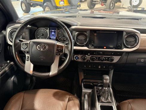Used 2017 Toyota Tacoma Limited w/ Tow Package AWD/4WD image 17