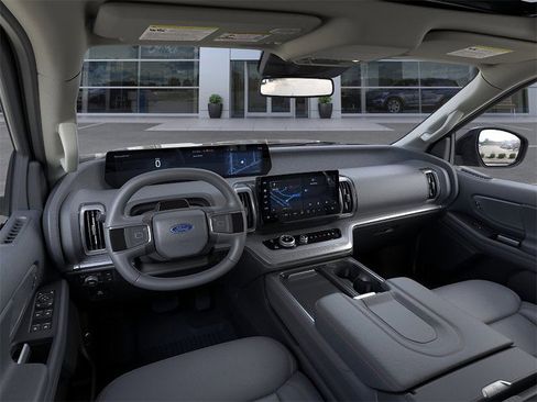 New 2026 Ford Expedition Active image 9