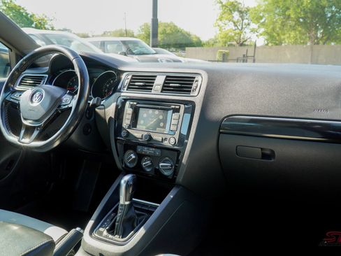 Used 2015 Volkswagen Jetta SE image 17