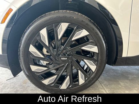 Used 2025 Lincoln Nautilus Reserve AWD/4WD image 17