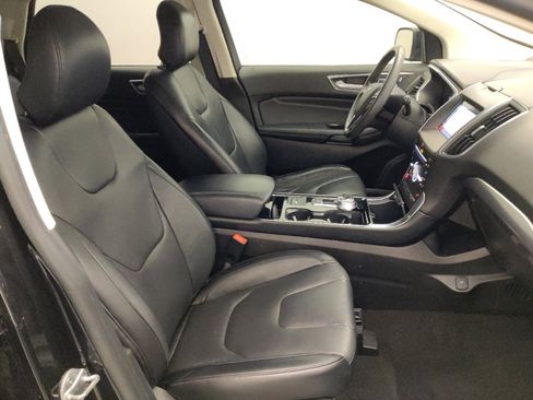 Used 2019 Ford Edge Titanium image 21